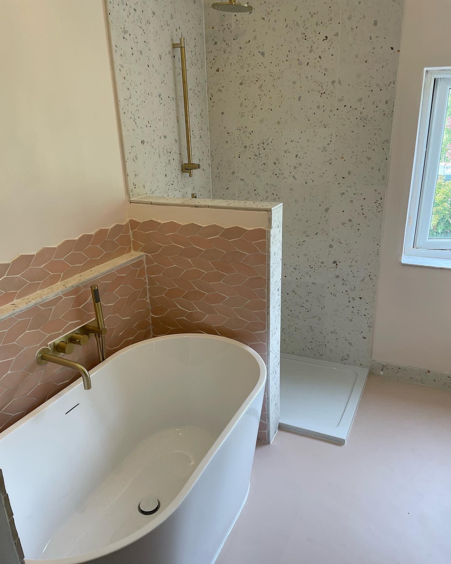 Tiled bathroom & bath