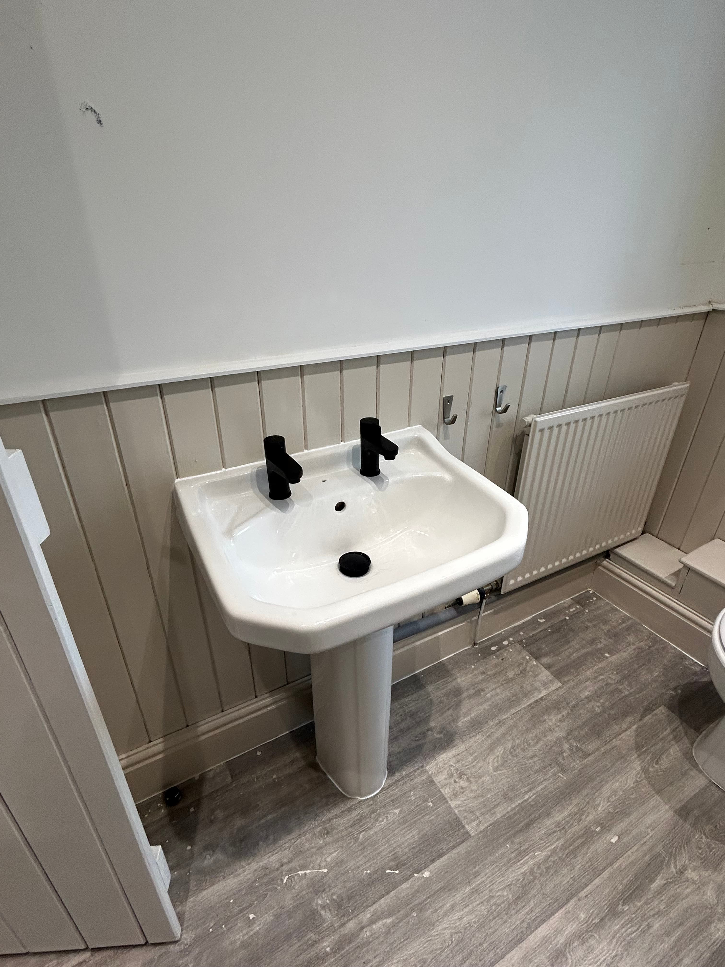 Wall-hung basin & WC